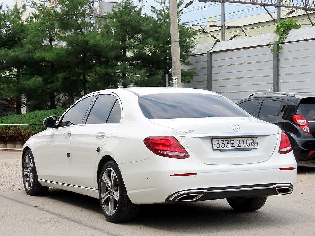 Mercedes Benz E class - Vista 3