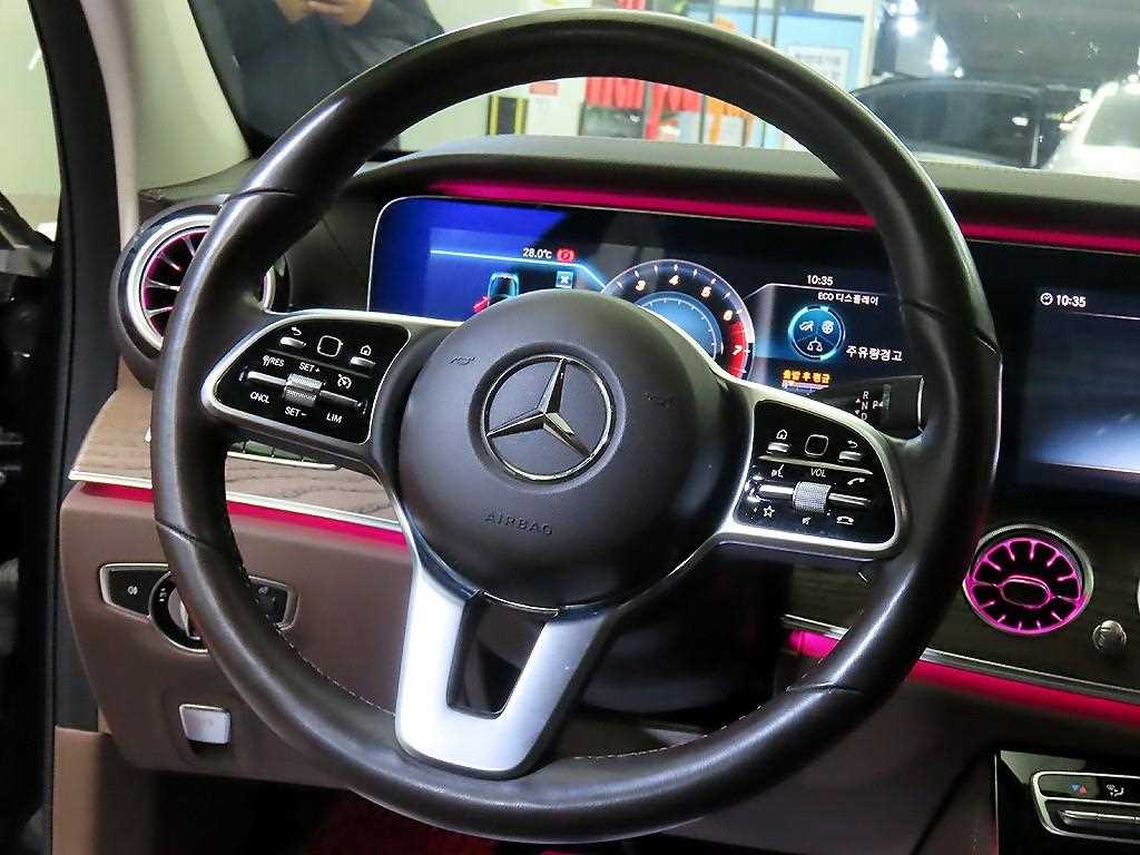 Mercedes Benz E class - Vista 8