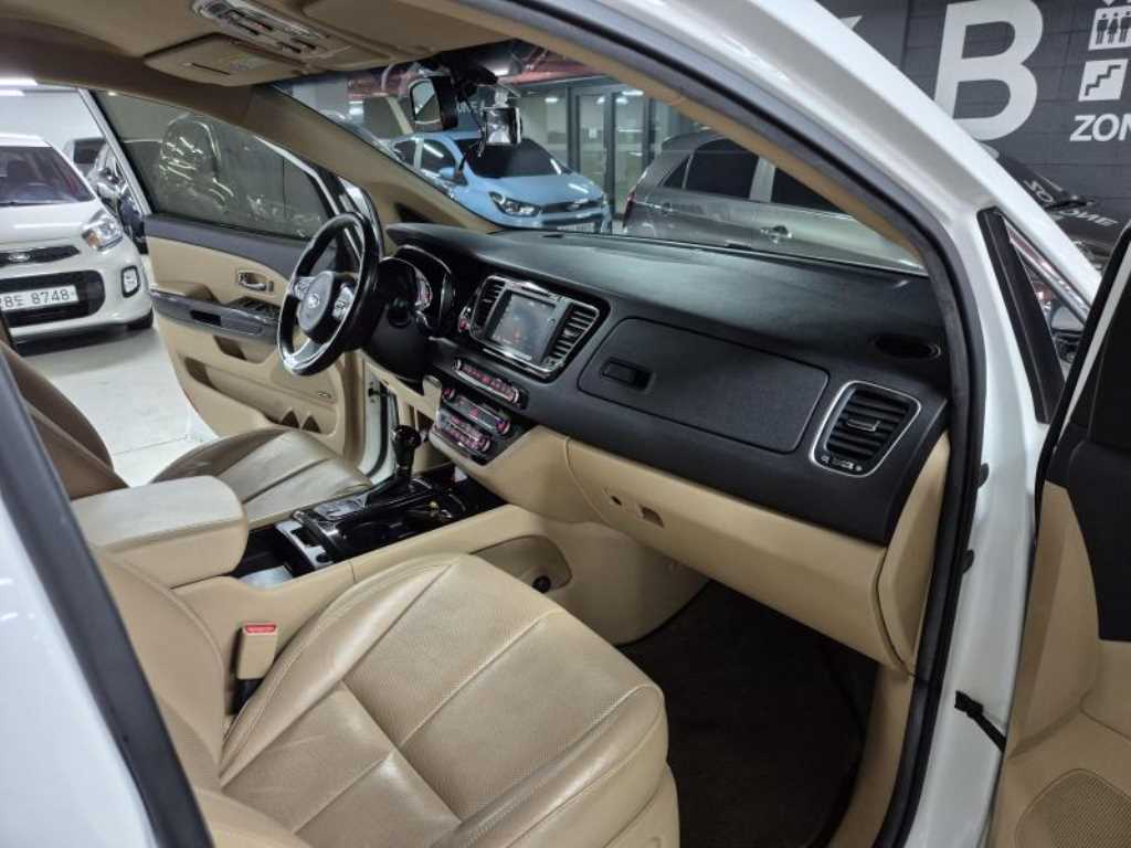 KIA Carnival - Vista 7