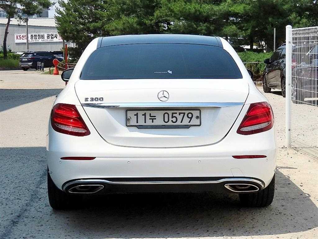 Mercedes Benz E class - Vista 5