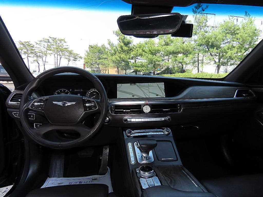 Genesis G90 - Vista 7