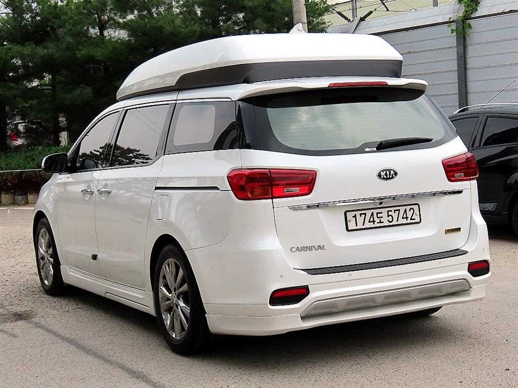 KIA Carnival - Vista 3