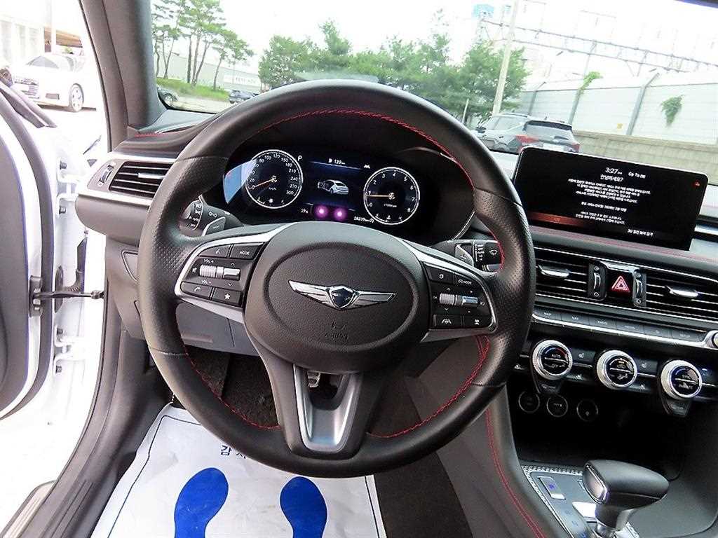 Genesis G70 - Vista 8