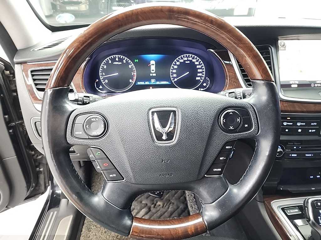 HYUNDAI Equus - Vista 9