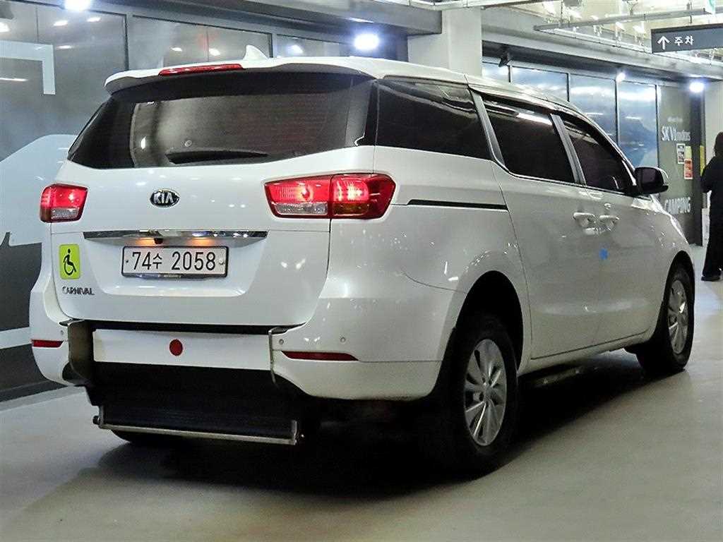 KIA Carnival - Vista 4