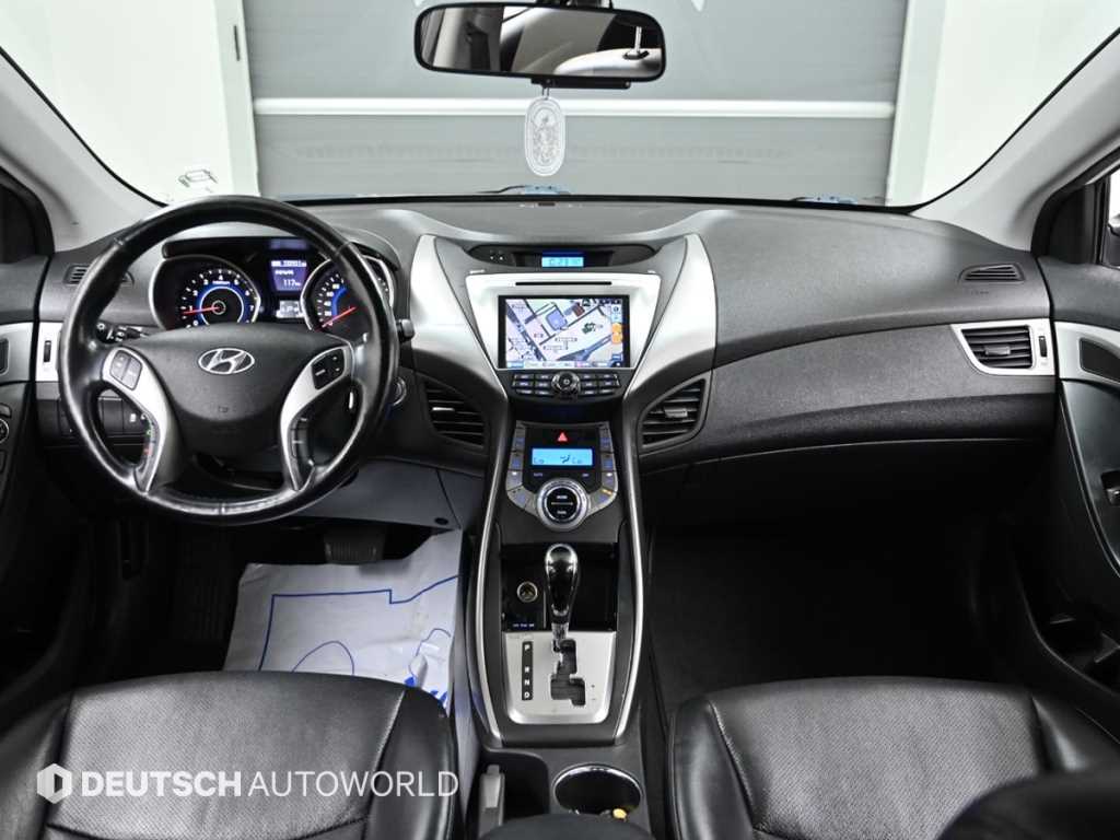 HYUNDAI Avante - Vista 7