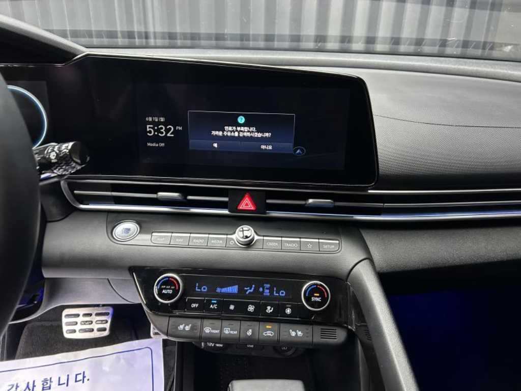 HYUNDAI Avante - Vista 10