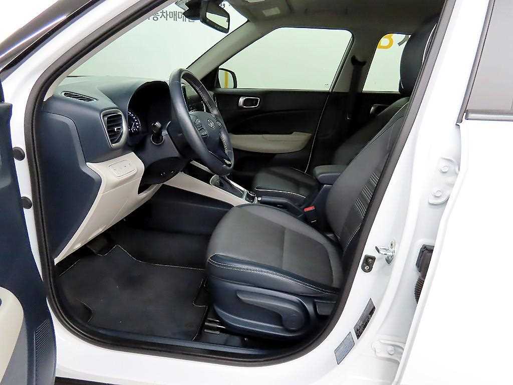HYUNDAI Venue - Vista 5