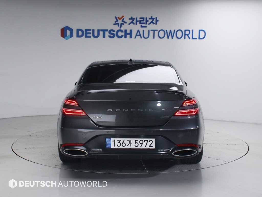 Genesis G70 - Vista 4
