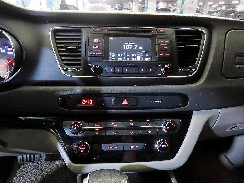 KIA Carnival - Vista 11