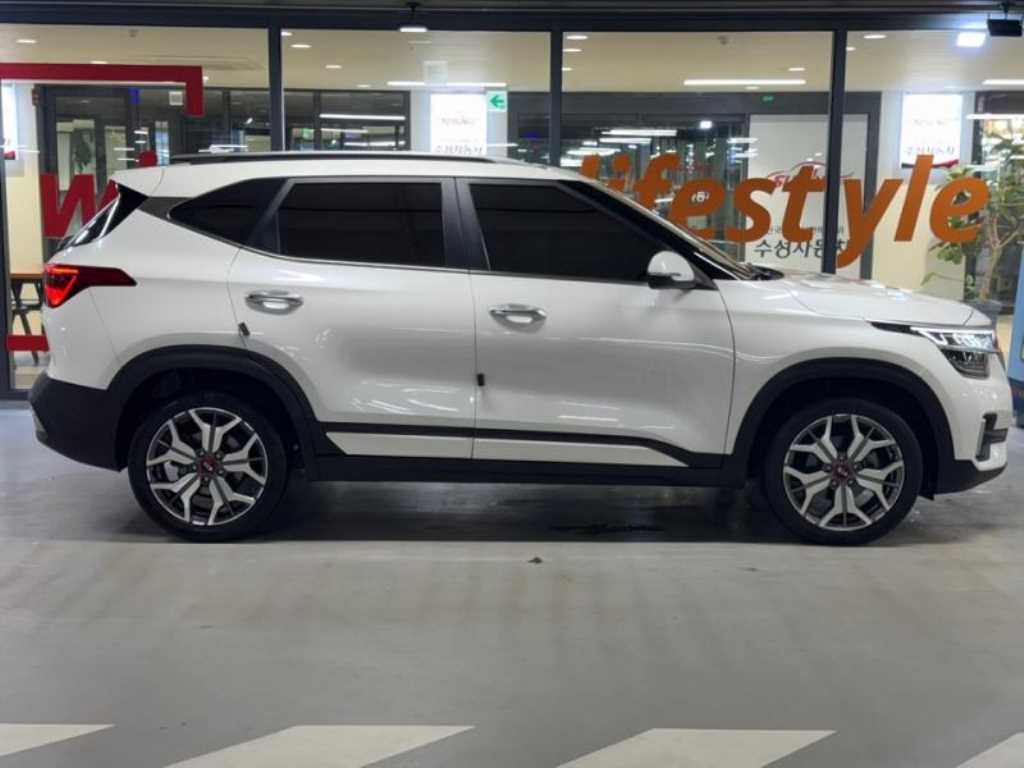 KIA Seltos - Vista 3