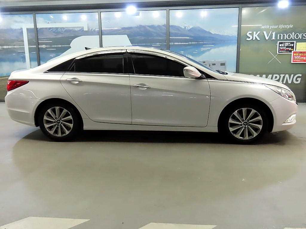 HYUNDAI Sonata - Vista 3