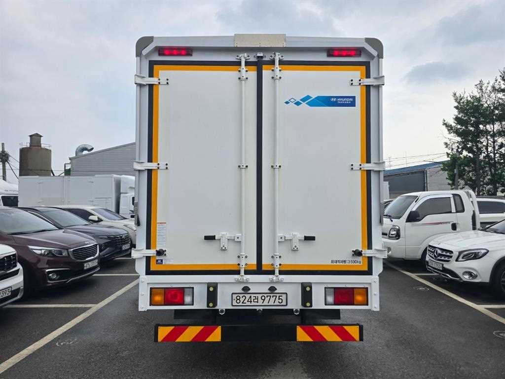 medium and large cargo truck - Vista 11