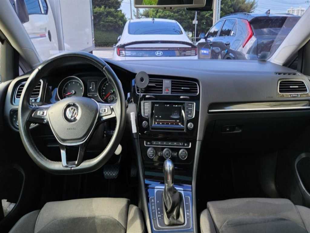 Volkswagen Golf - Vista 4