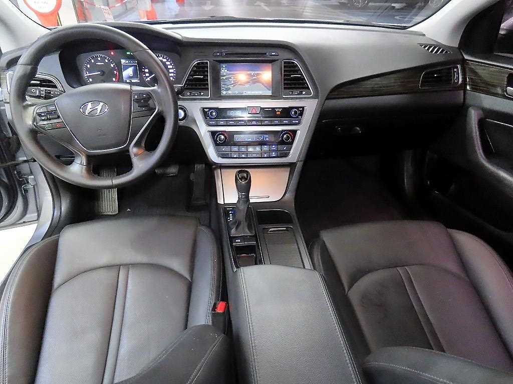 HYUNDAI Sonata - Vista 10