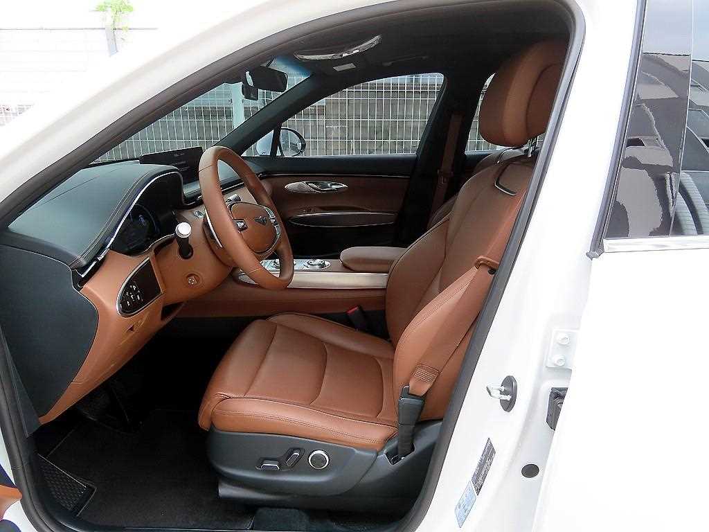 Genesis GV70 - Vista 5