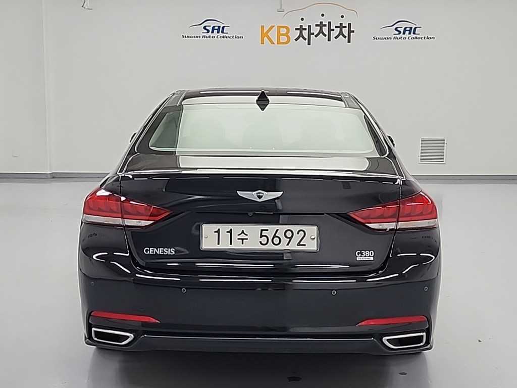 HYUNDAI Genesis - Vista 3