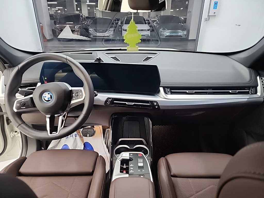 BMW iX1 - Vista 7