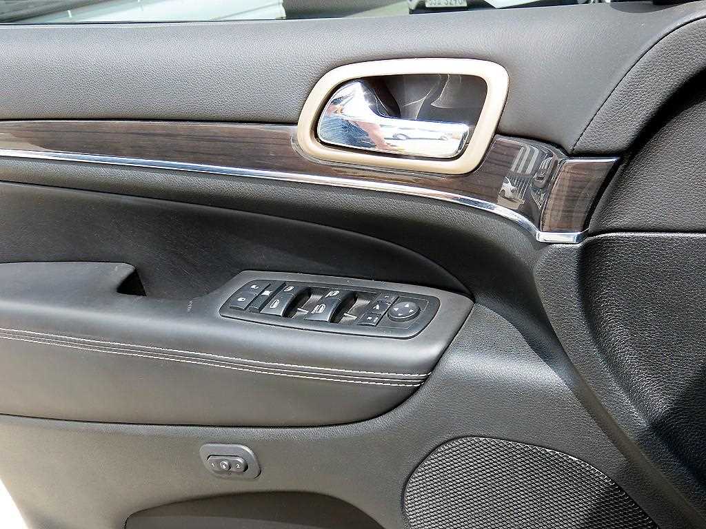 Jeep Cherokee - Vista 11