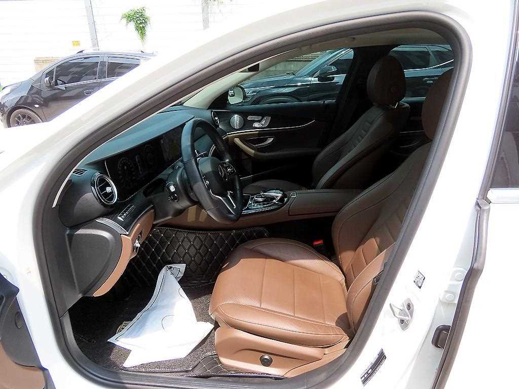 Mercedes Benz E class - Vista 5