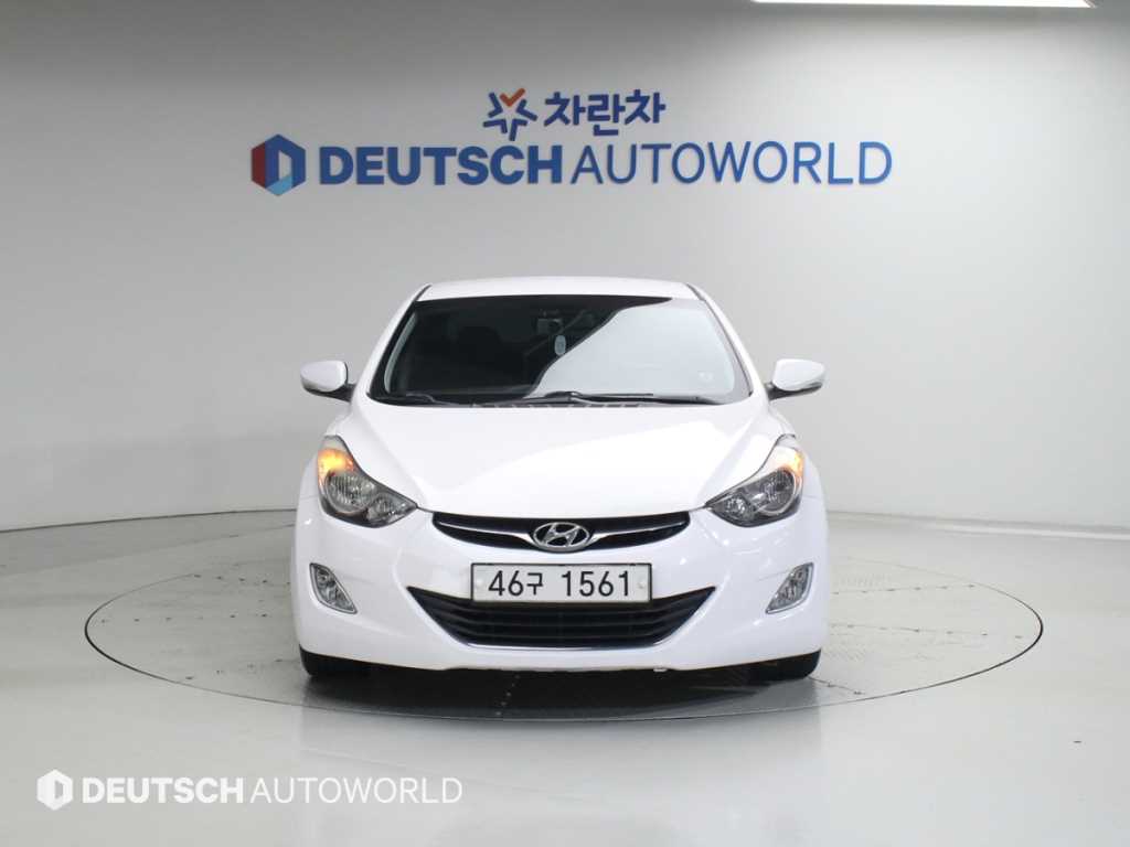 HYUNDAI Avante - Vista 3
