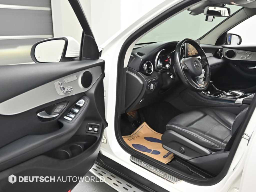Mercedes Benz GLC Class - Vista 11