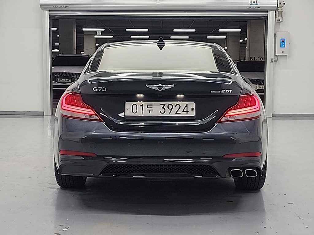 Genesis G70 - Vista 3