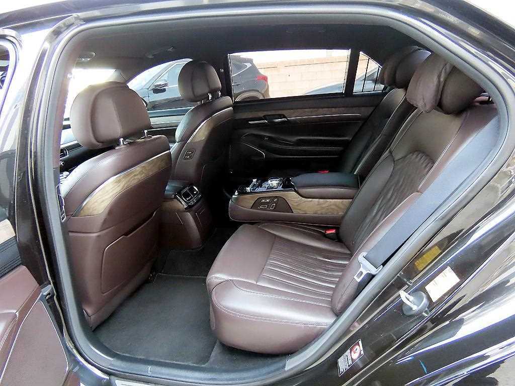 Genesis G90 - Vista 6