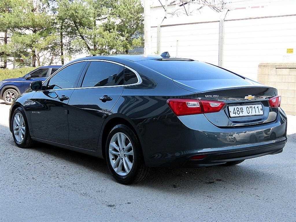Chevrolet Malibu - Vista 3