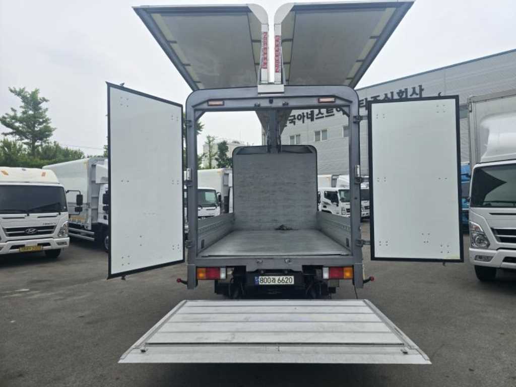 medium and large cargo truck - Vista 8