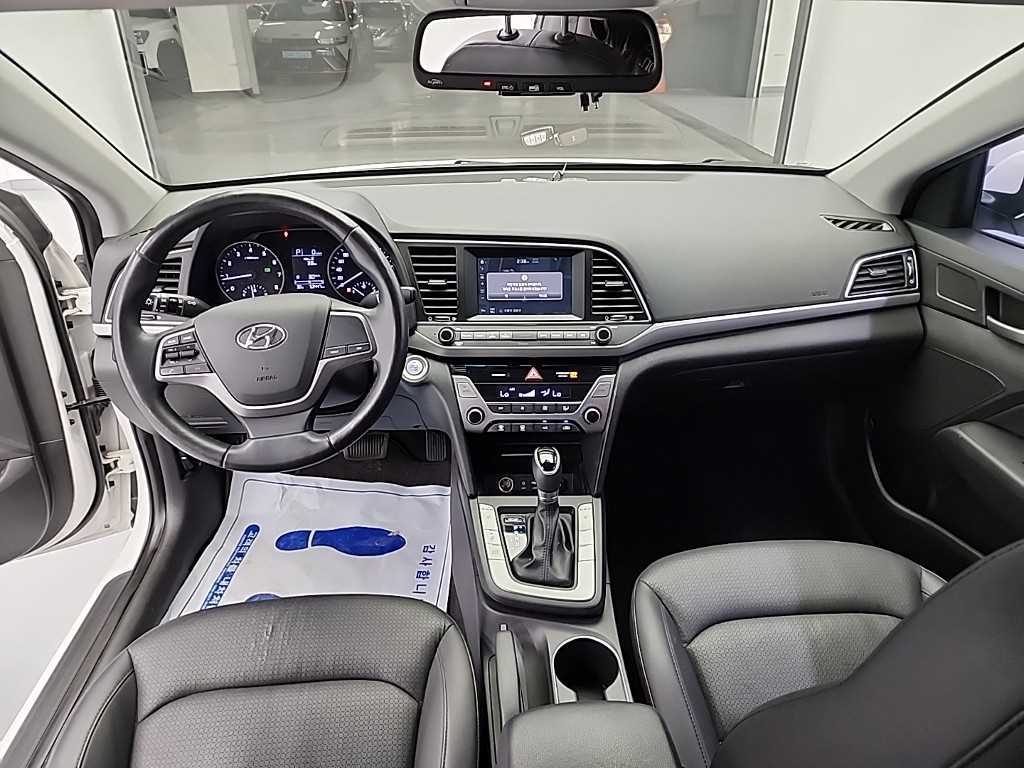HYUNDAI Avante - Vista 7