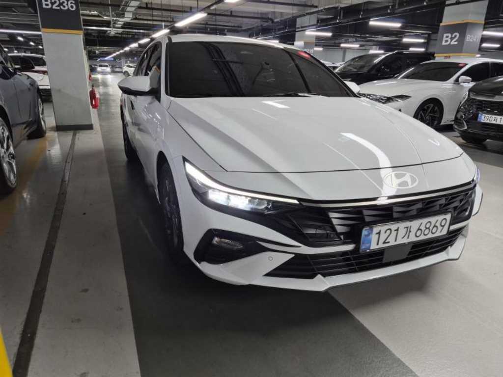 HYUNDAI Avante - Vista 2