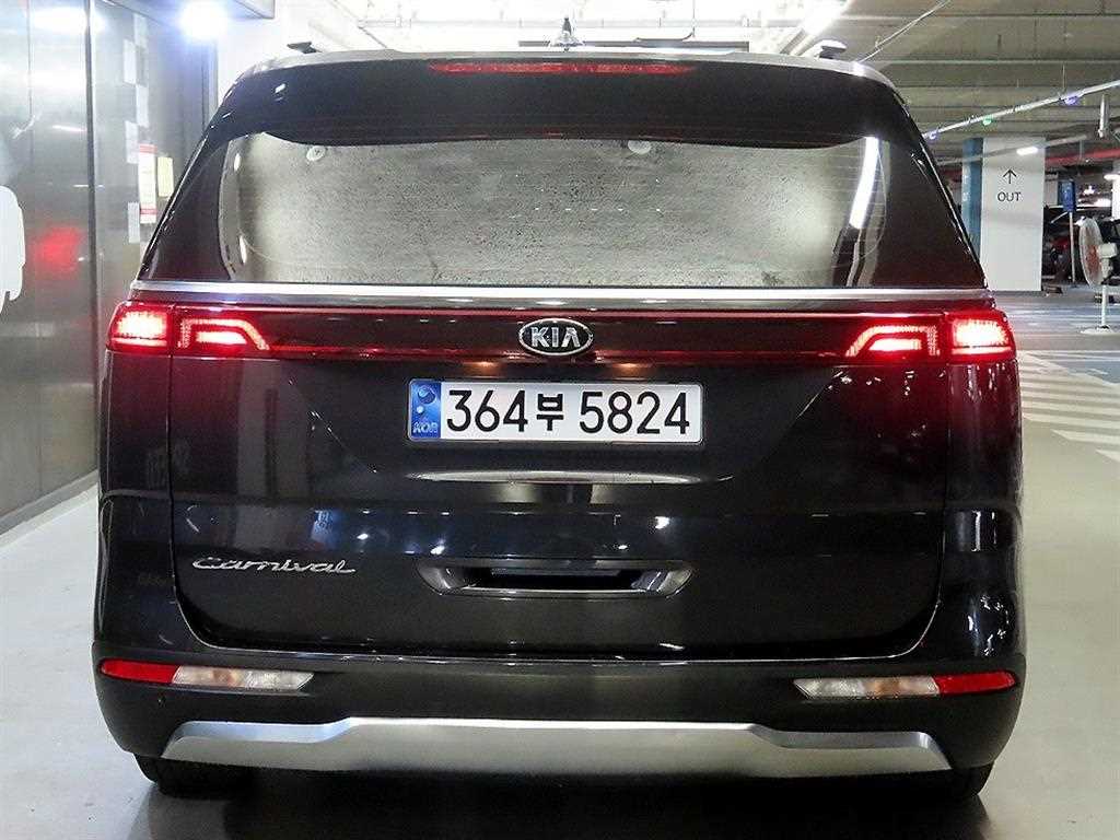 KIA Carnival - Vista 5