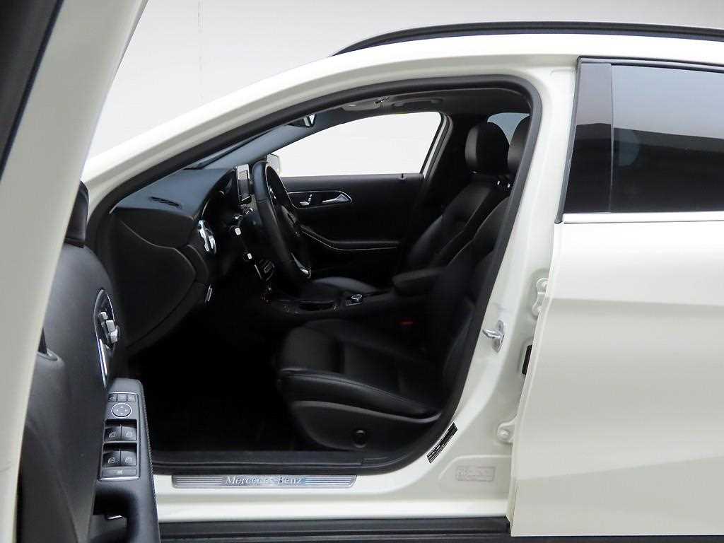 Mercedes Benz GLA Class - Vista 12