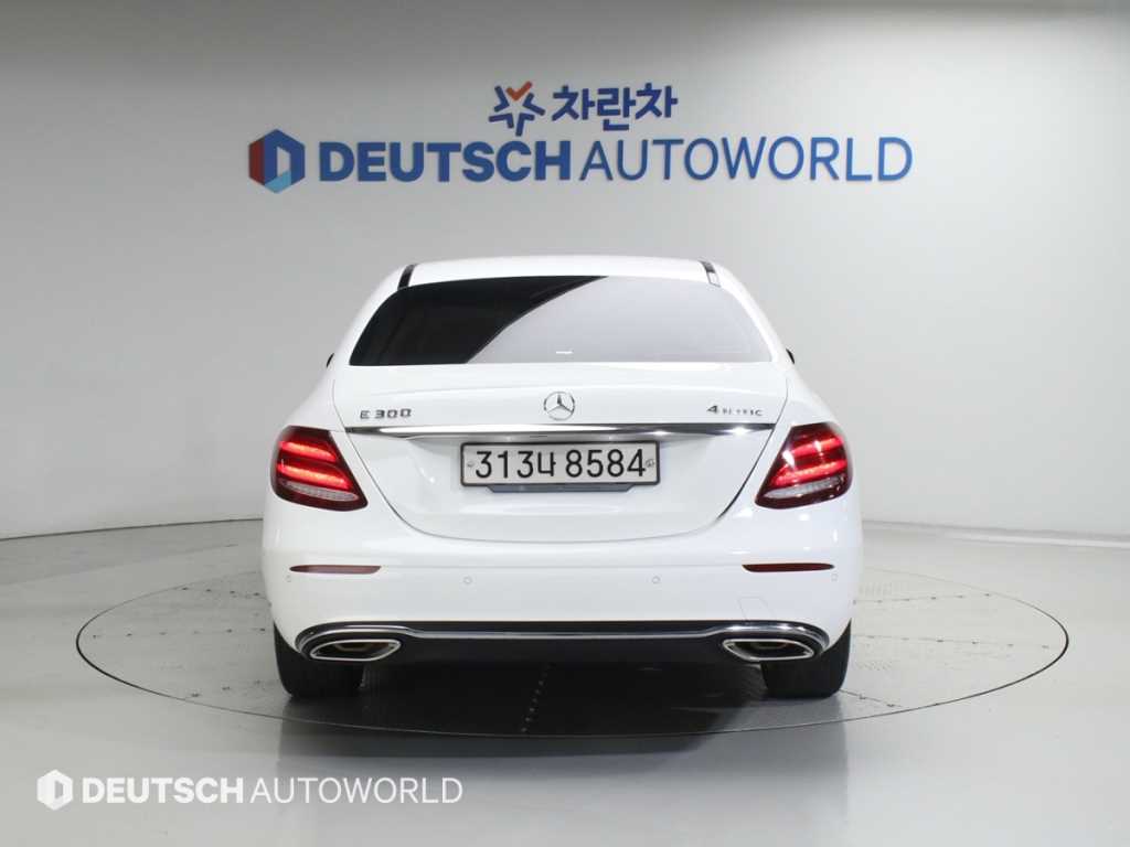 Mercedes Benz E class - Vista 3