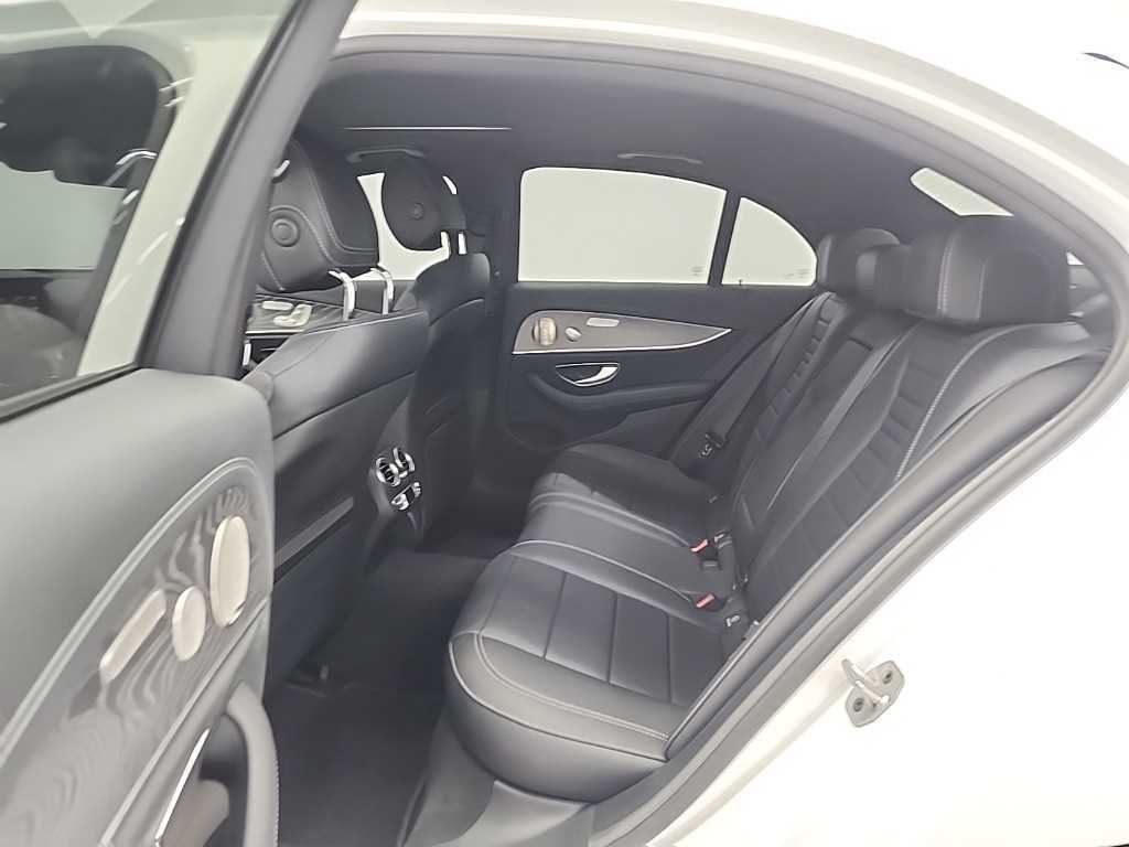 Mercedes Benz E class - Vista 12