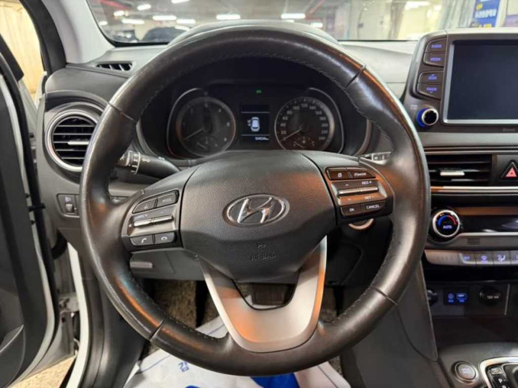 HYUNDAI Kona - Vista 7