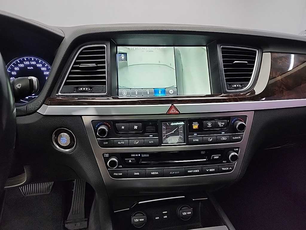 HYUNDAI Genesis - Vista 10