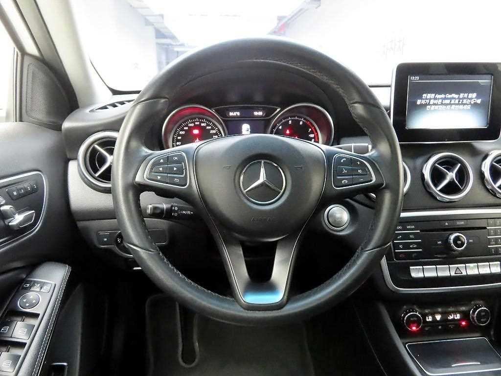 Mercedes Benz GLA Class - Vista 7