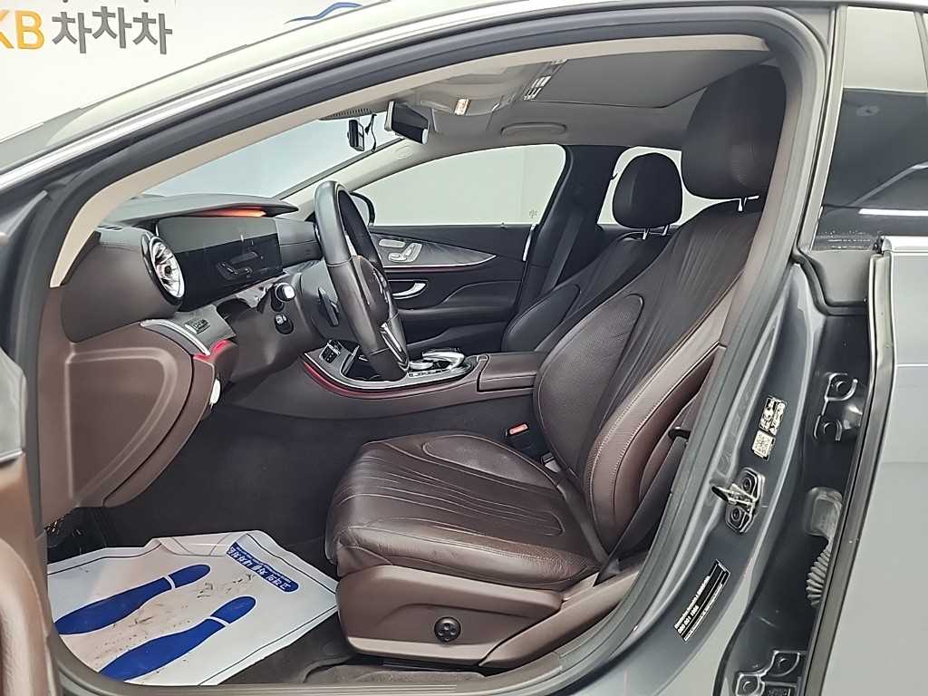 Mercedes Benz CLS Class - Vista 11
