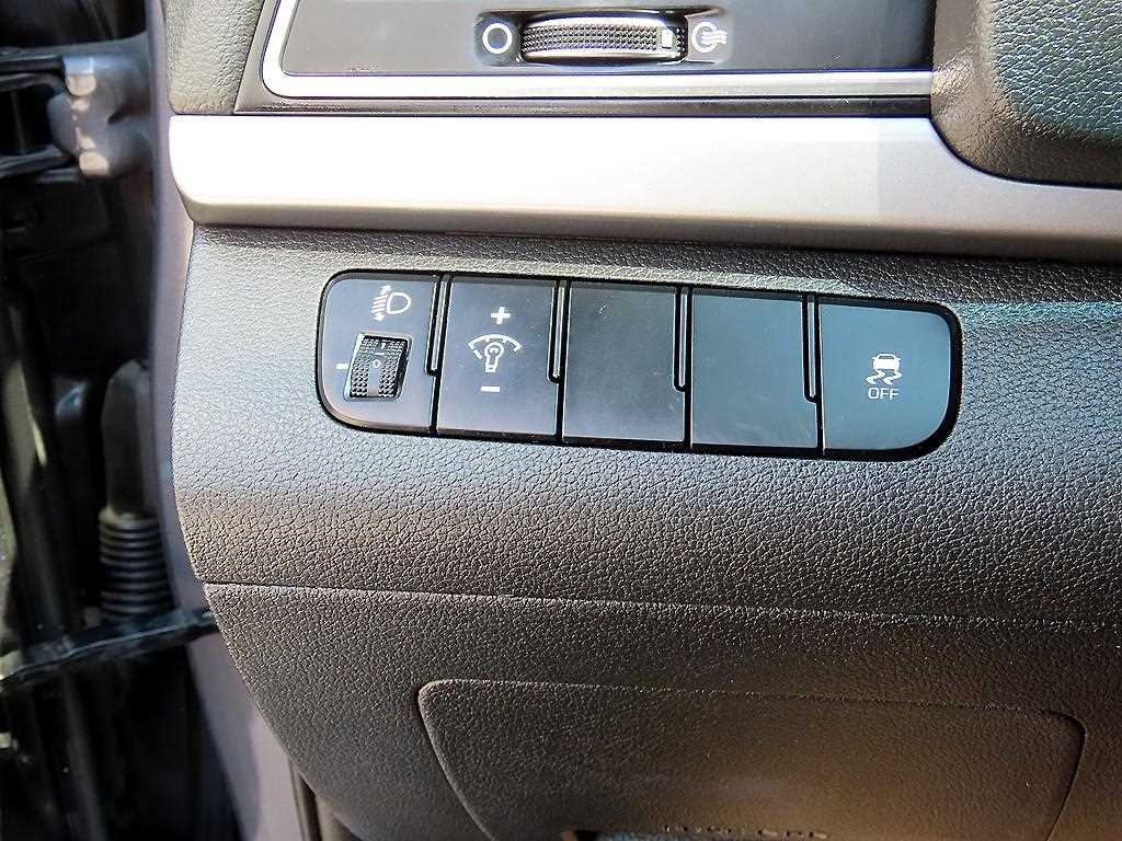 HYUNDAI Avante - Vista 12