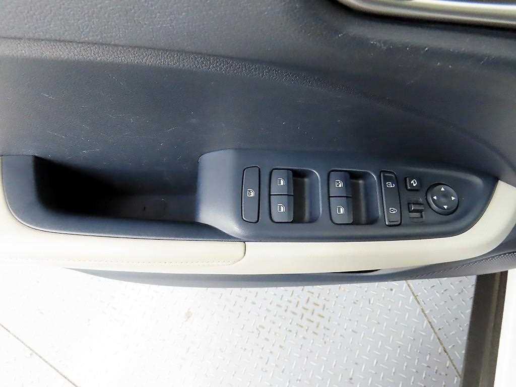 HYUNDAI Venue - Vista 11