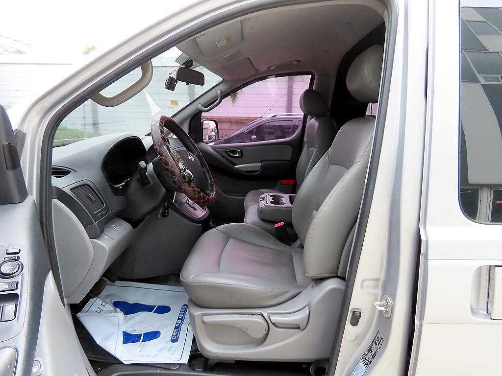 HYUNDAI Starex - Vista 5
