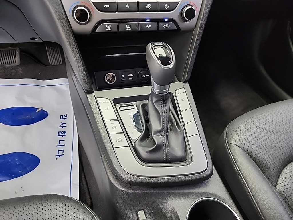 HYUNDAI Avante - Vista 8