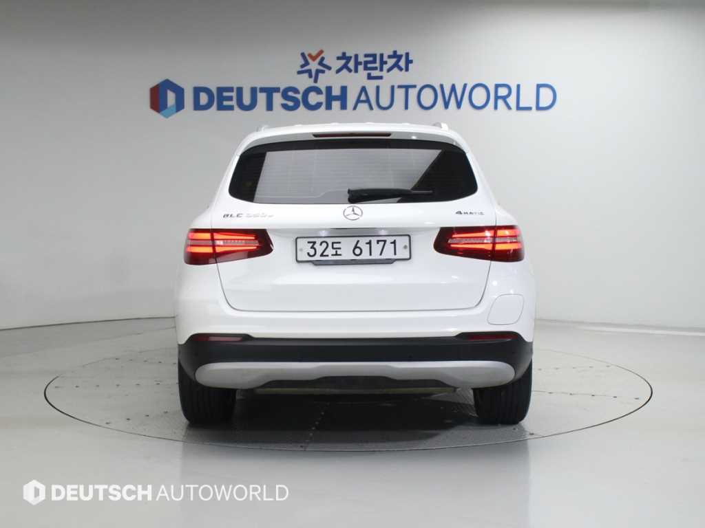 Mercedes Benz GLC Class - Vista 4
