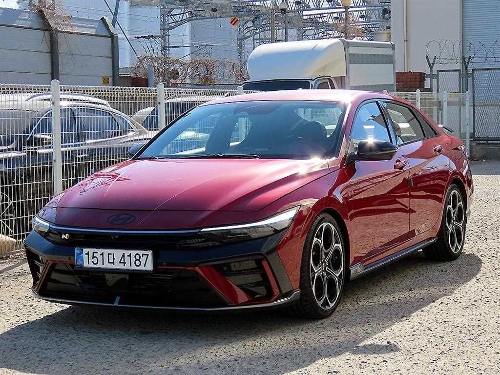 HYUNDAI Avante - Vista 2