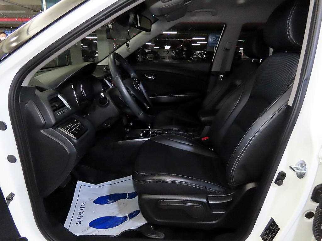 Ssangyong Tivoli - Vista 6