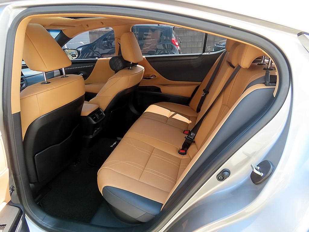 Lexus ES - Vista 6