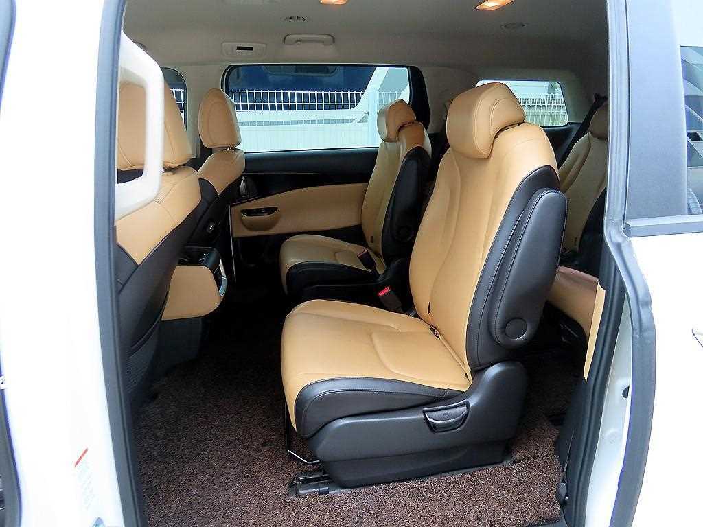 KIA Carnival - Vista 6
