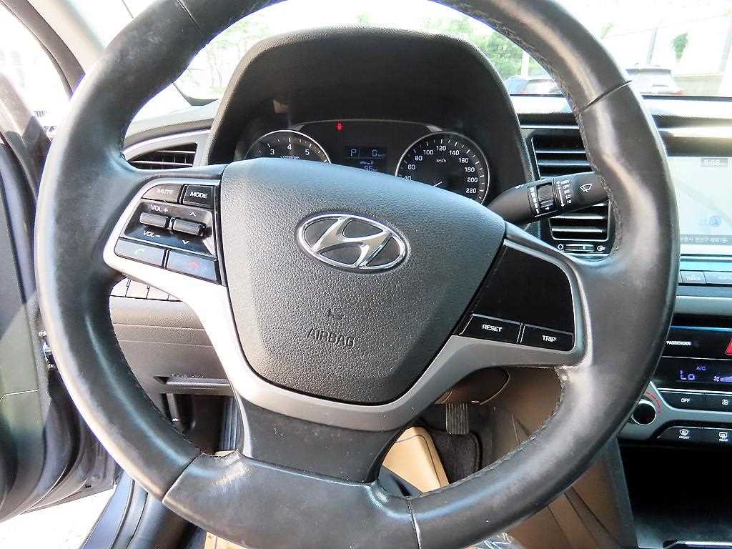 HYUNDAI Avante - Vista 8